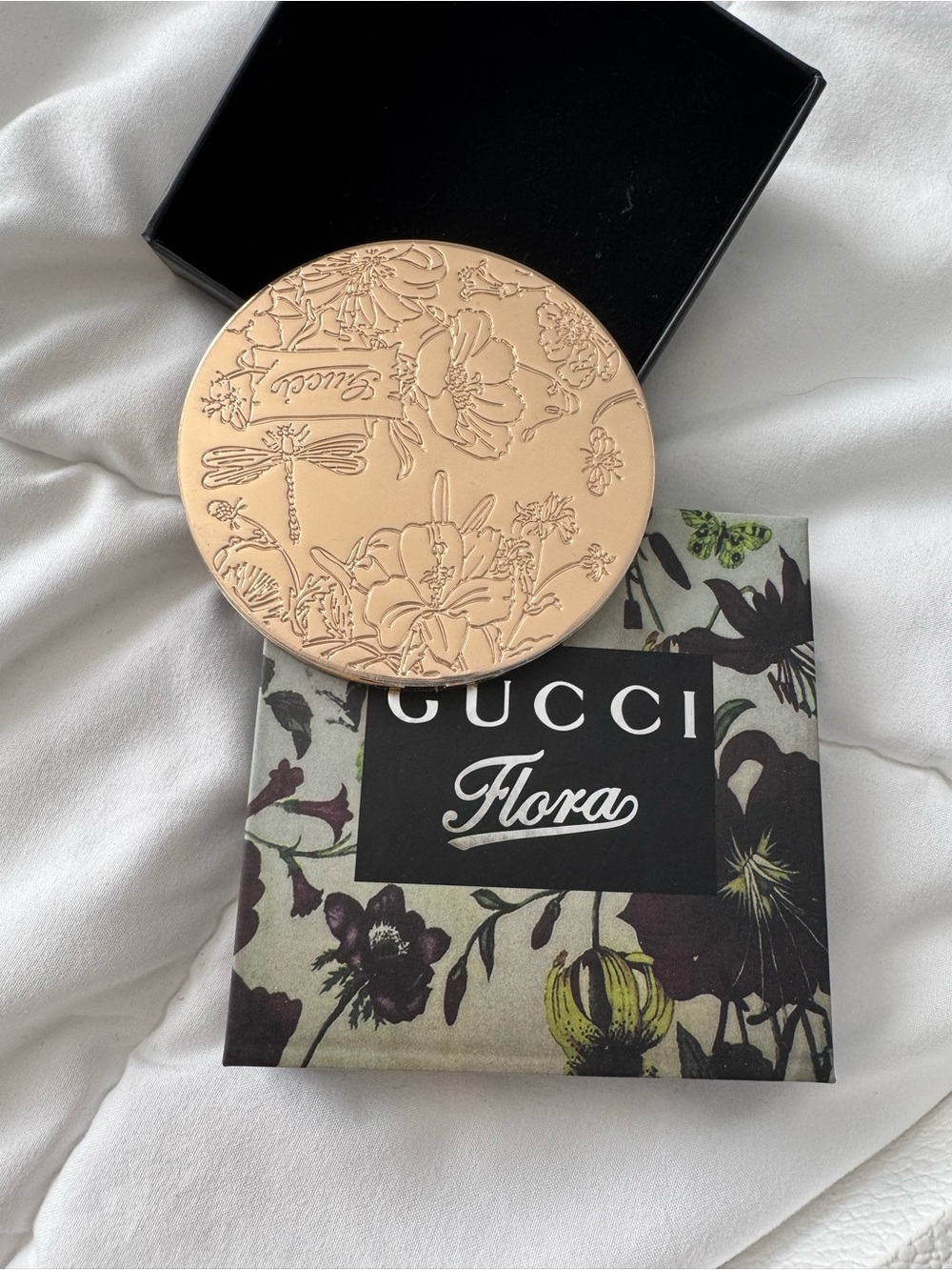 Gucci Flora Gold Compact Mirror with Flora Slipcover GWP - Picture 4 of 6